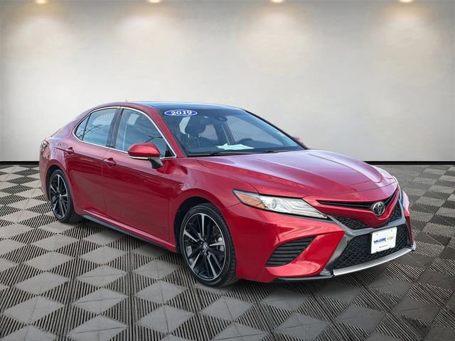 Used 2019 Toyota Camry XSE image 3