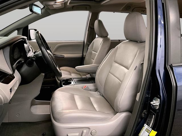 Used 2018 Toyota Sienna XLE w/ XLE Navigation Package AWD/4WD image 25