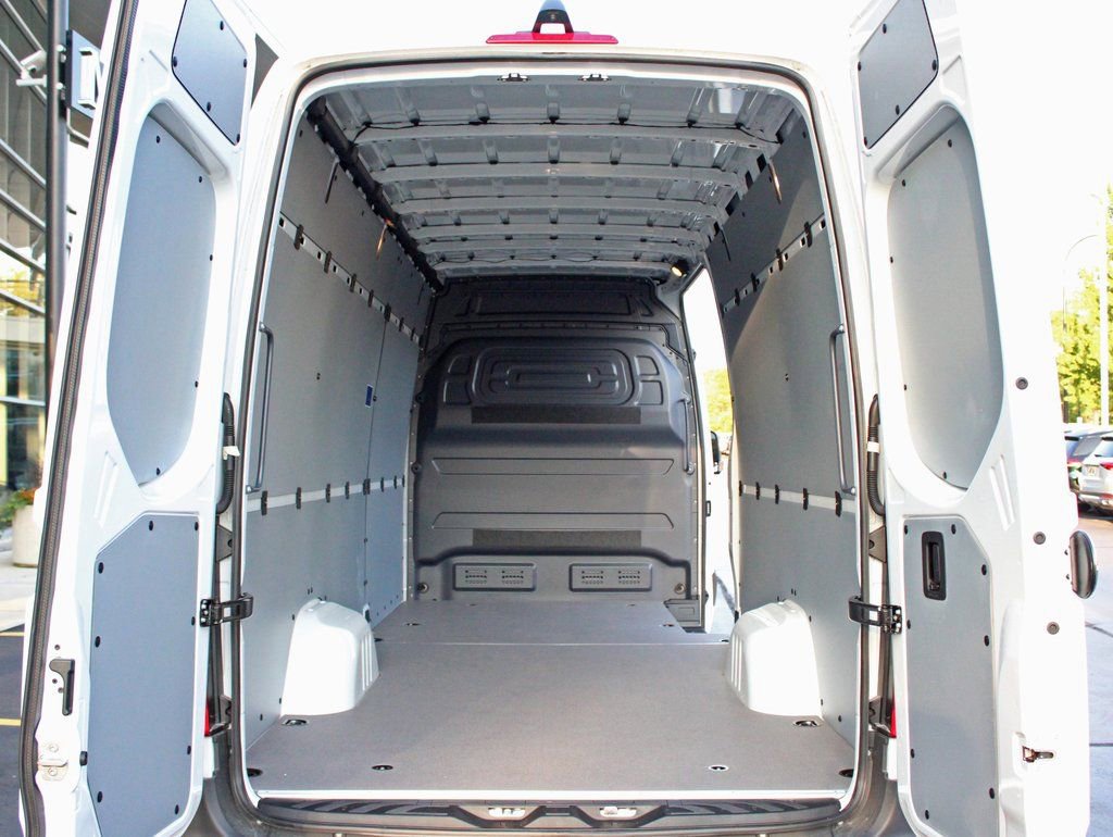 Used 2025 Mercedes-Benz Sprinter 2500 image 5