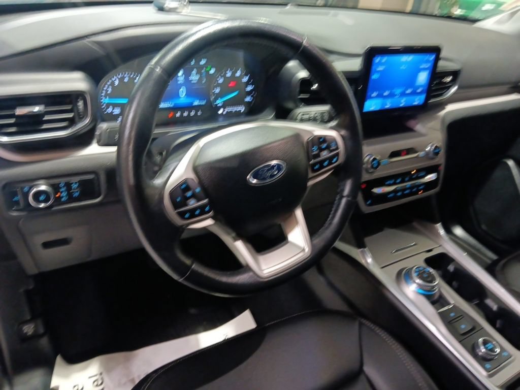 Used 2023 Ford Explorer XLT w/ Equipment Group 202A AWD/4WD image 5