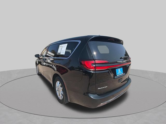 Used 2024 Chrysler Pacifica Touring-L FWD image 5