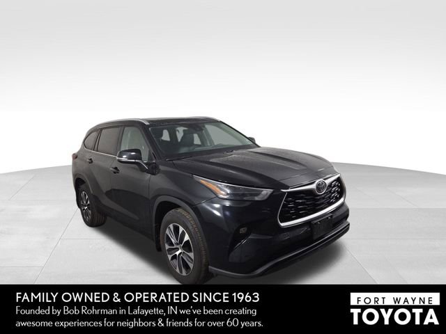 Used 2025 Toyota Highlander XLE image 4