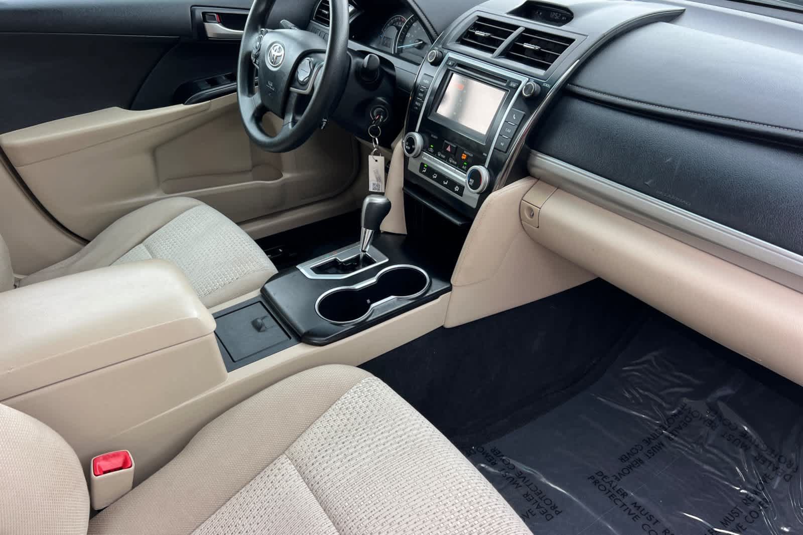 Used 2013 Toyota Camry LE FWD image 16