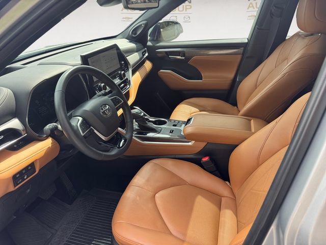 Used 2024 Toyota Highlander Platinum AWD/4WD image 9