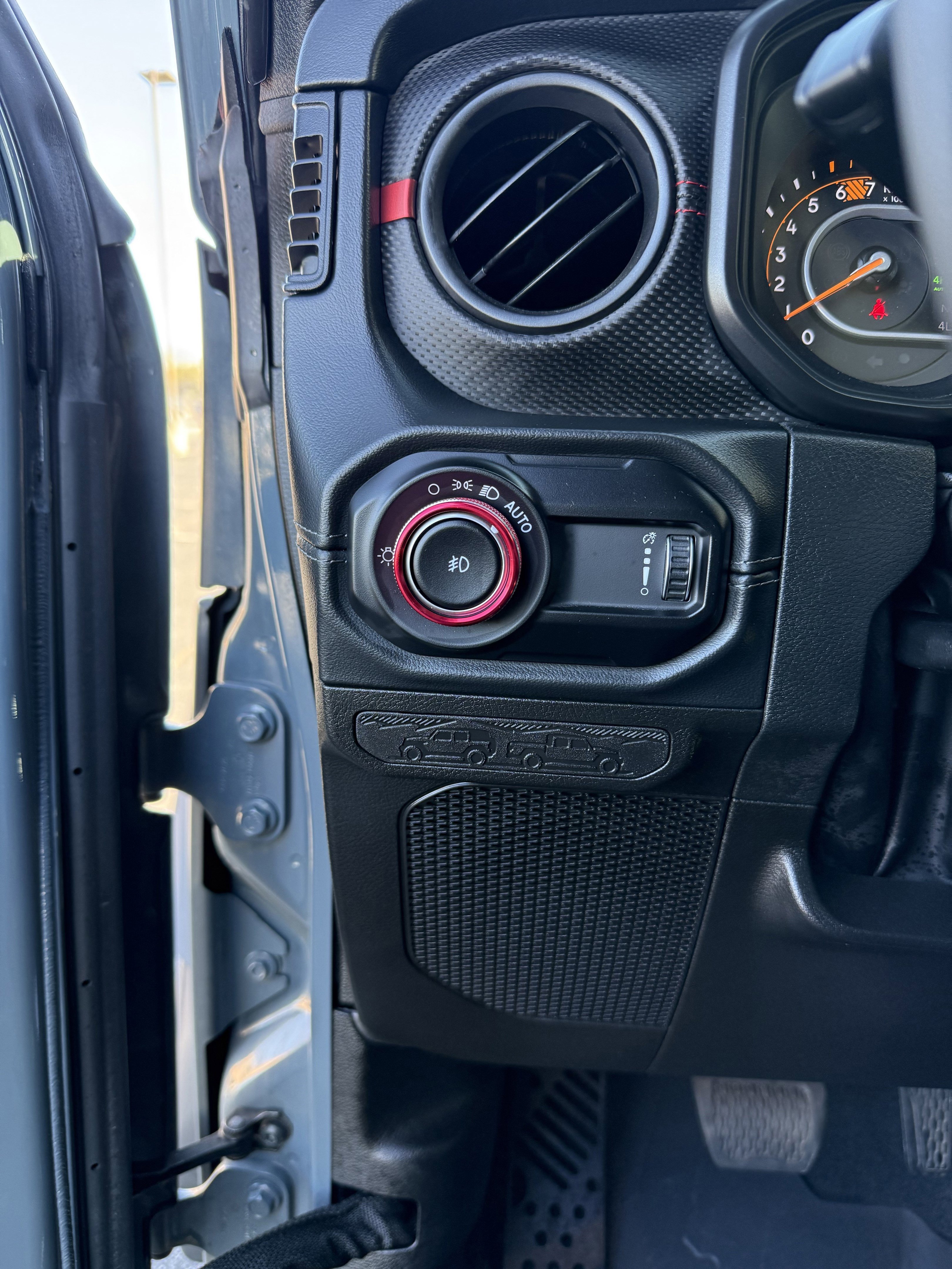 Used 2024 Jeep Wrangler Unlimited Rubicon image 25