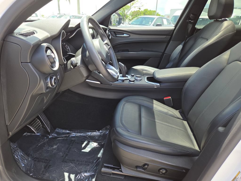 Used 2022 Alfa Romeo Stelvio Ti AWD/4WD image 28