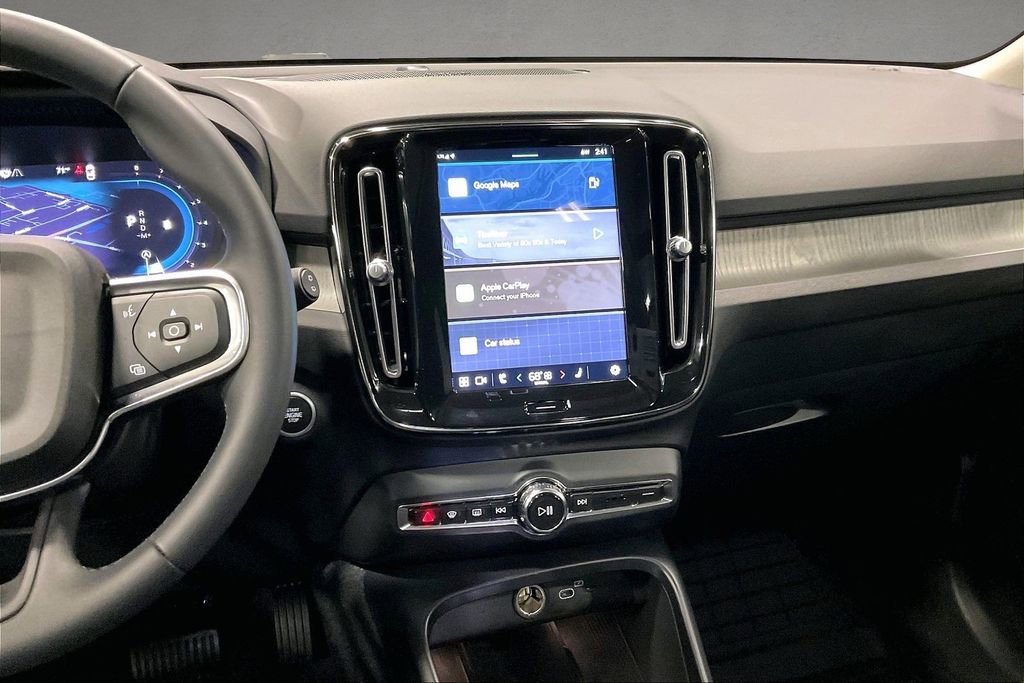 Used 2024 Volvo XC40 B5 Plus w/ Protection Package Premier AWD/4WD image 9