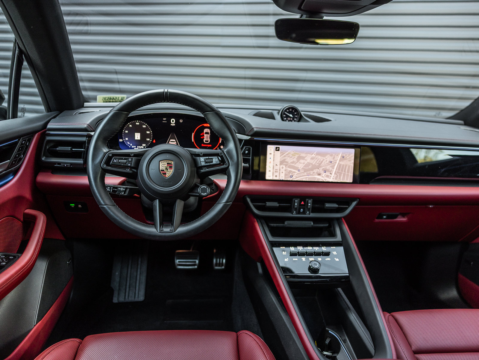 Certified 2025 Porsche Macan 4S Electric AWD/4WD image 11