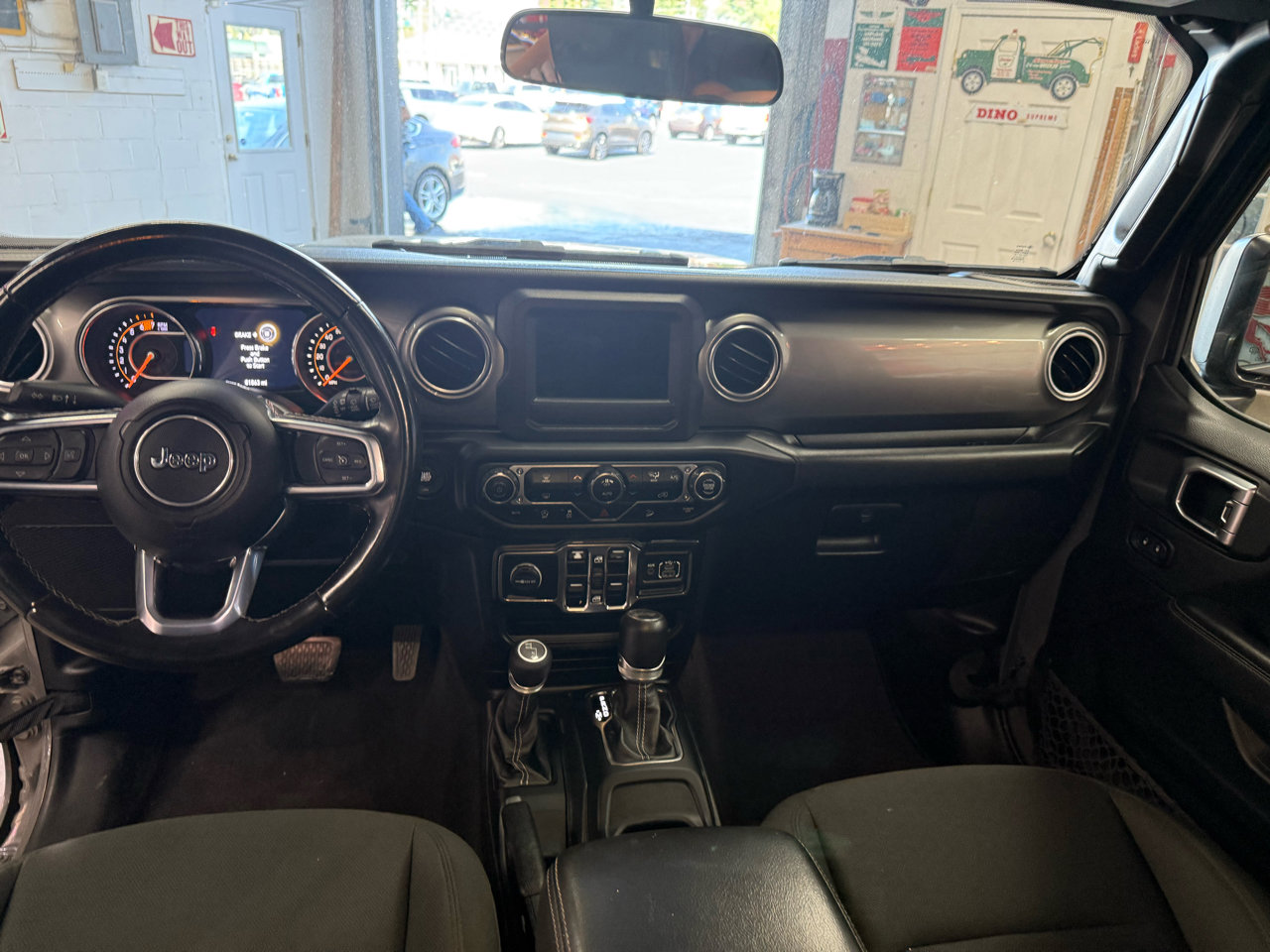 Used 2020 Jeep Wrangler Unlimited Sahara image 13