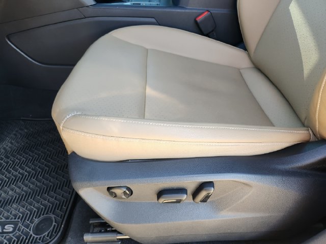 Used 2020 Volkswagen Atlas Cross Sport SE w/ Panoramic Sunroof Package FWD image 25