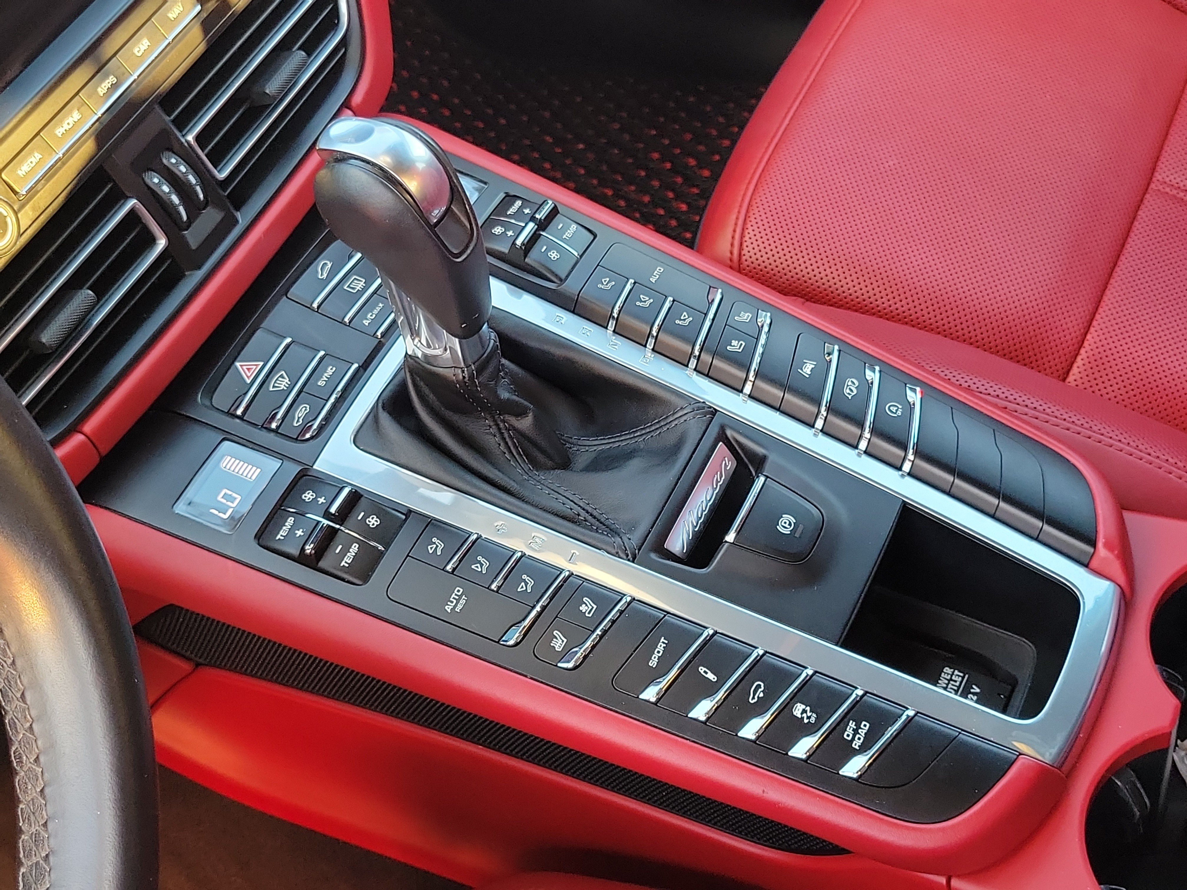 Used 2021 Porsche Macan GTS AWD/4WD image 12