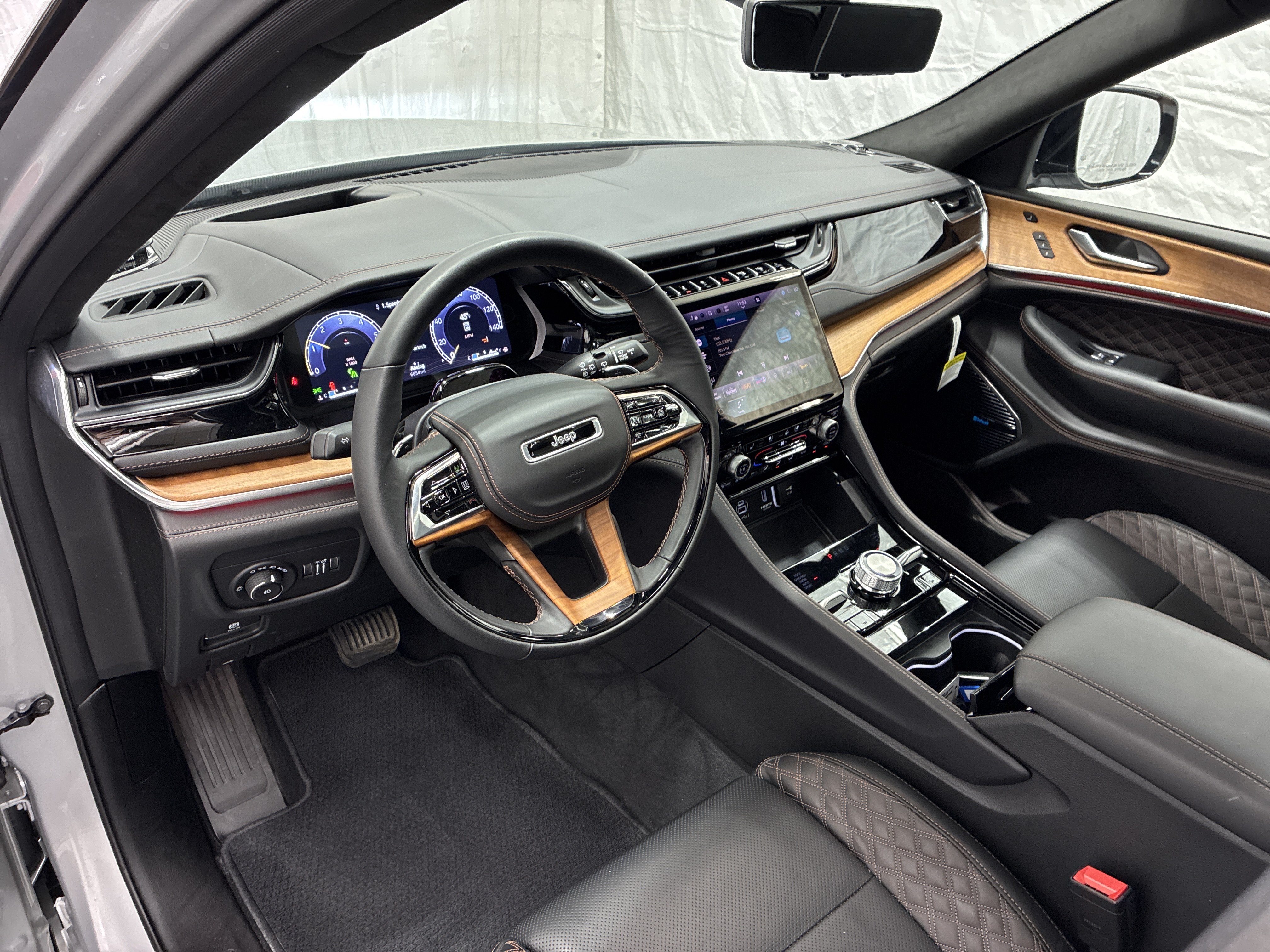 Certified 2025 Jeep Grand Cherokee L Summit AWD/4WD image 16