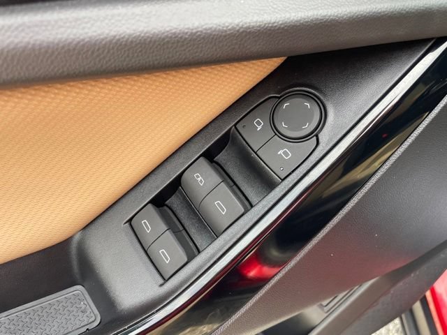Used 2025 Chevrolet Equinox ACTIV w/ Safety and Technology Package FWD image 11