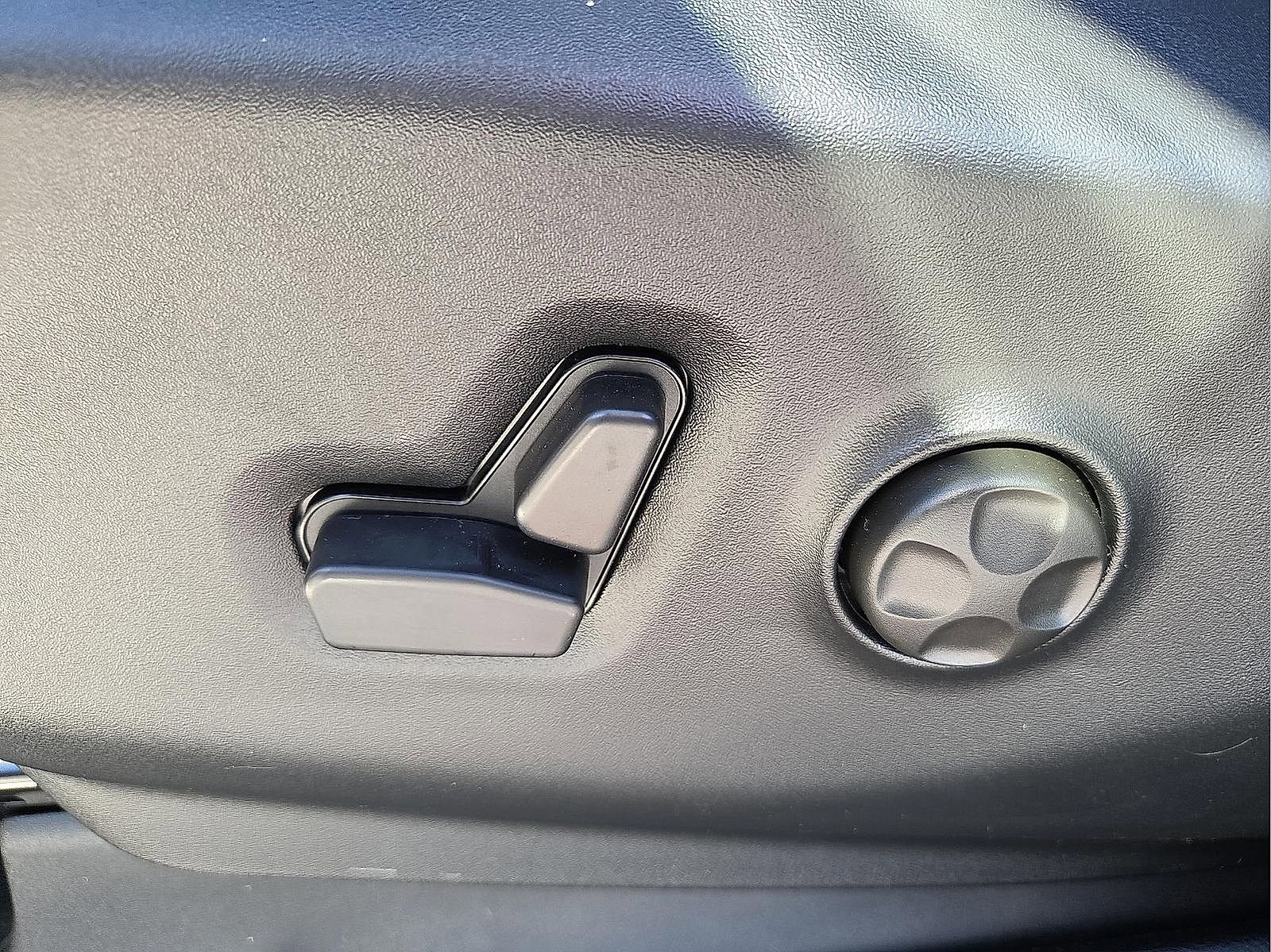 New 2026 Chrysler Pacifica Select w/ S Appearance Package image 16