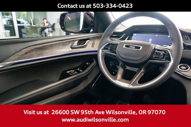 Used 2023 Jeep Grand Cherokee Overland AWD/4WD image 12