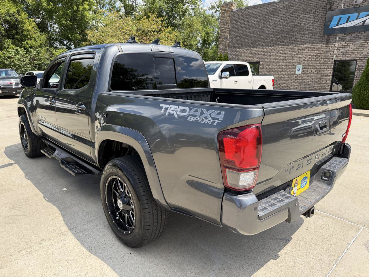 Used 2019 Toyota Tacoma TRD Sport w/ Technology Package AWD/4WD image 7