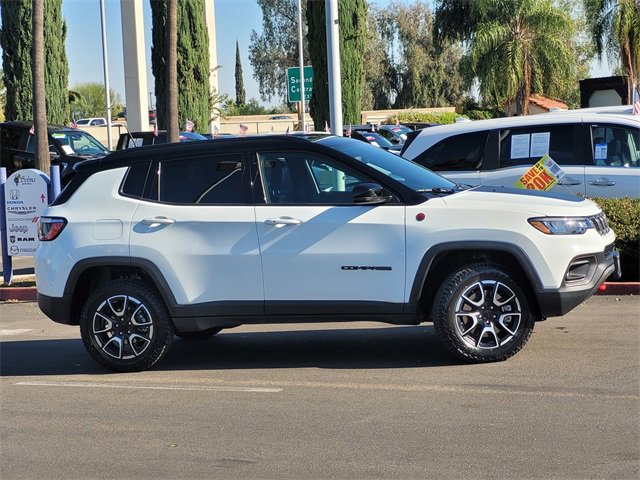Used 2024 Jeep Compass Trailhawk image 4