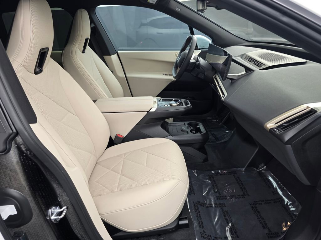 Used 2023 BMW iX xDrive50 w/ Sport Package image 26