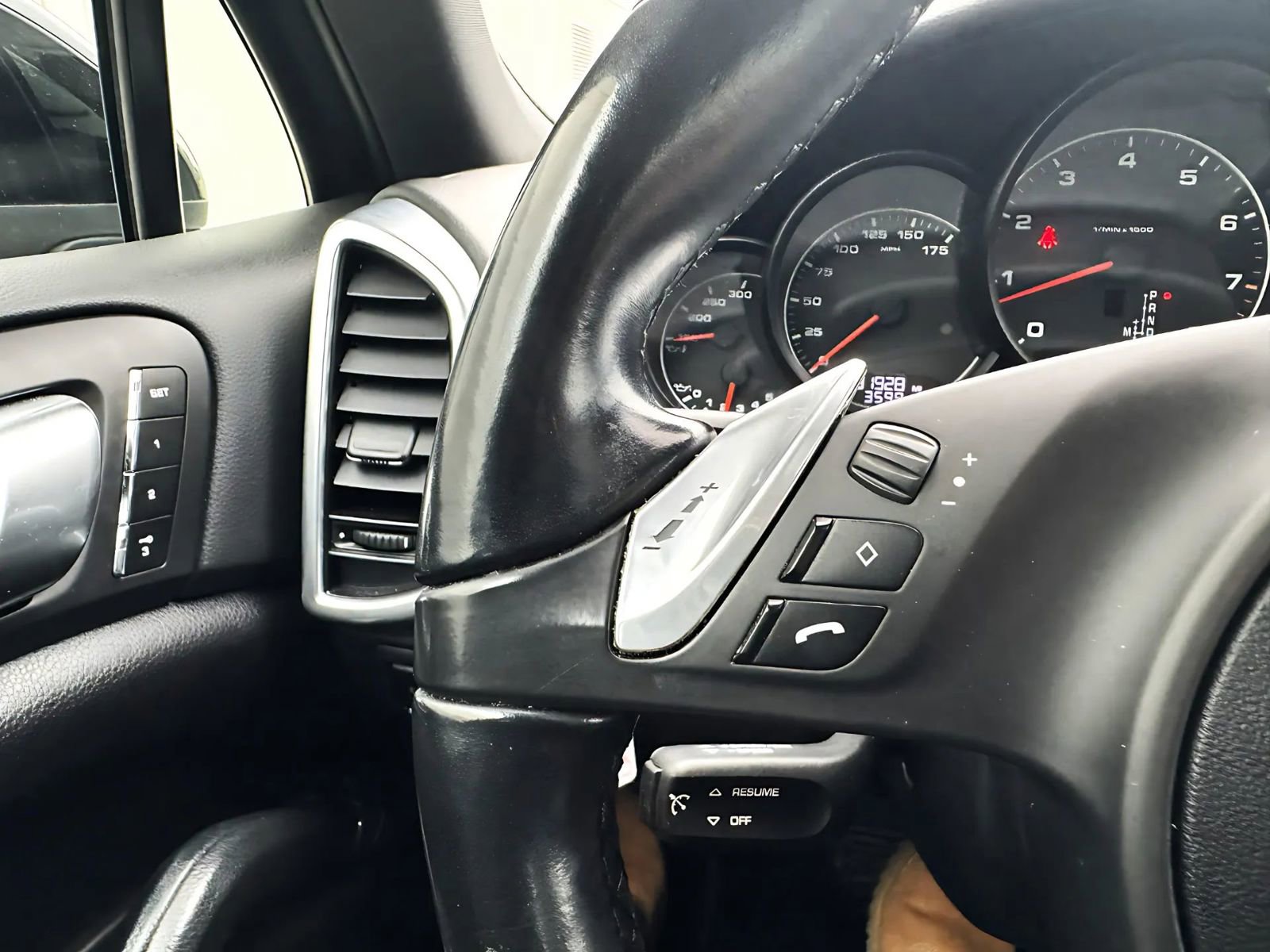 Used 2013 Porsche Cayenne image 22