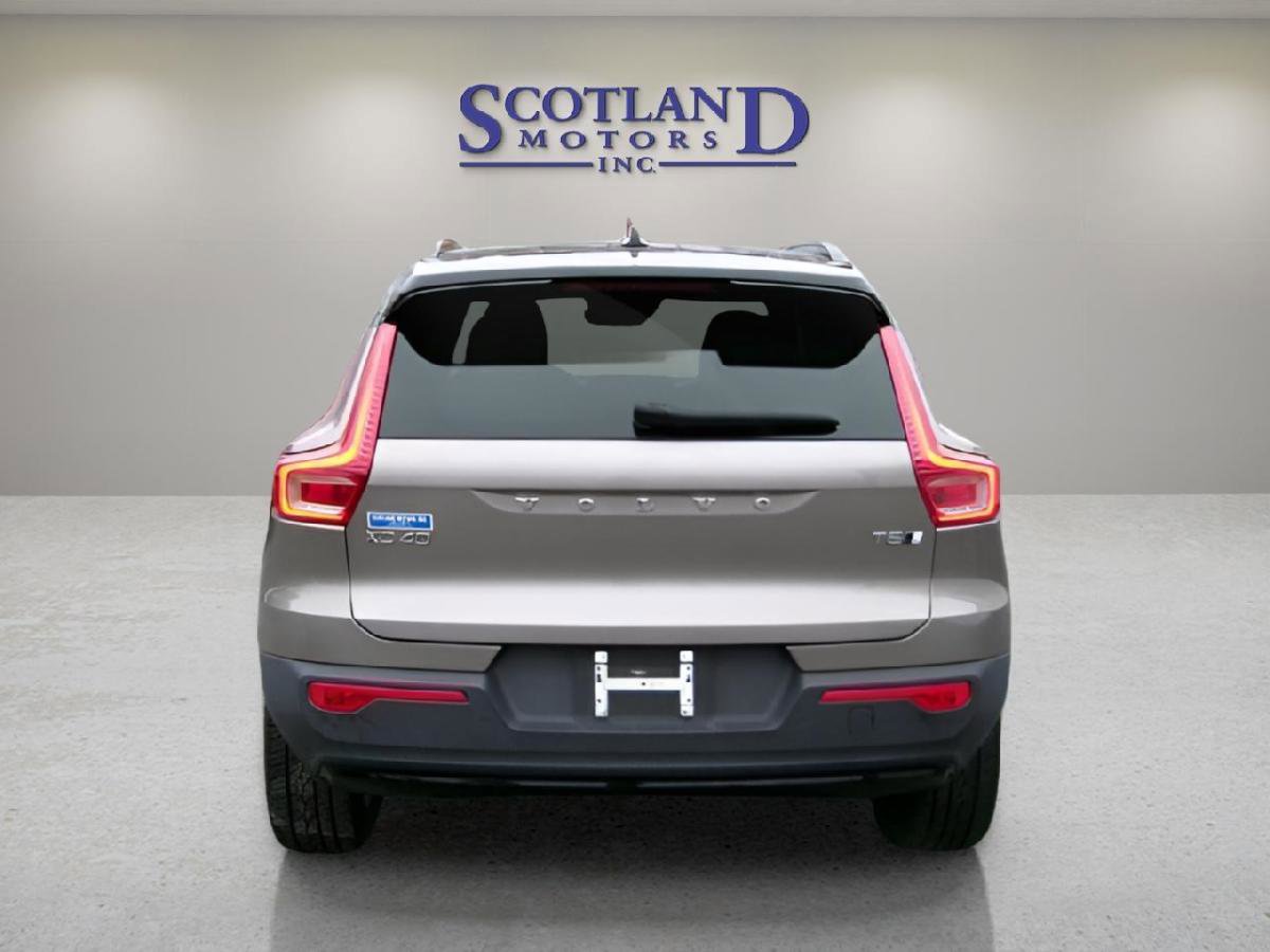 Used 2022 Volvo XC40 T5 R-Design w/ Advanced Package image 7