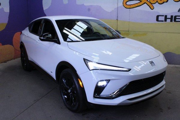 Used 2025 Buick Envista Sport Touring image 2