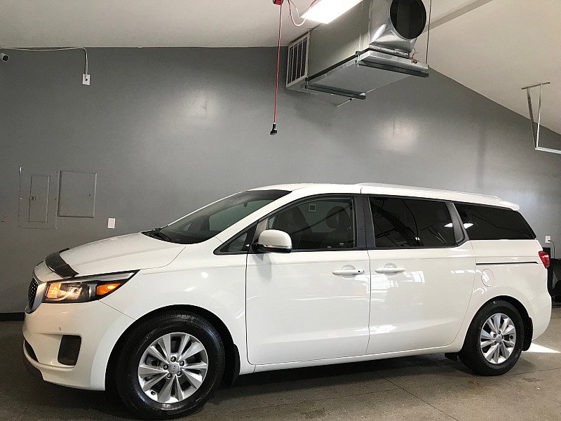 Used 2017 Kia Sedona LX w/ LX Essentials Premium Package FWD image 8