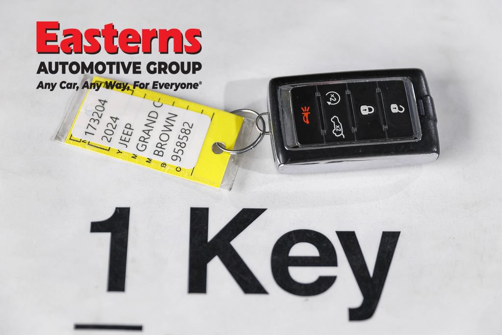 Used 2024 Jeep Grand Cherokee Limited 4xe AWD/4WD image 22