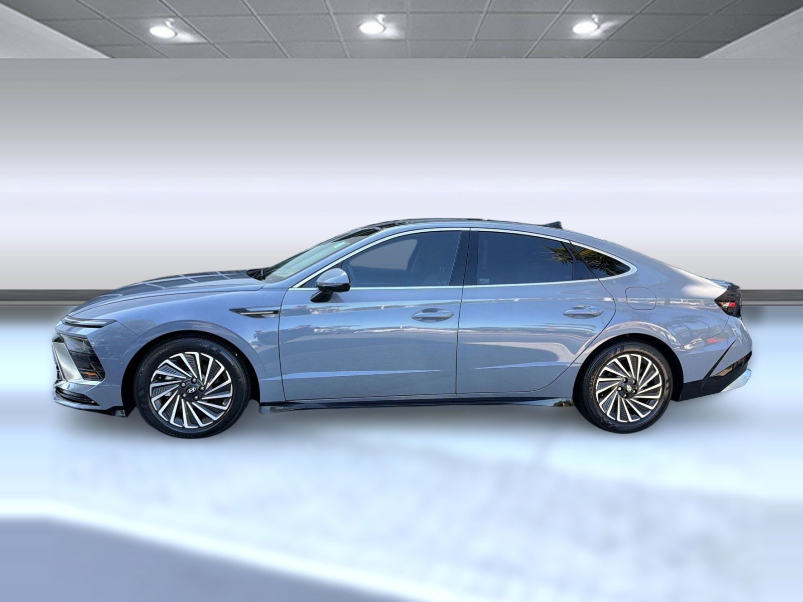 Used 2024 Hyundai Sonata Limited FWD image 2