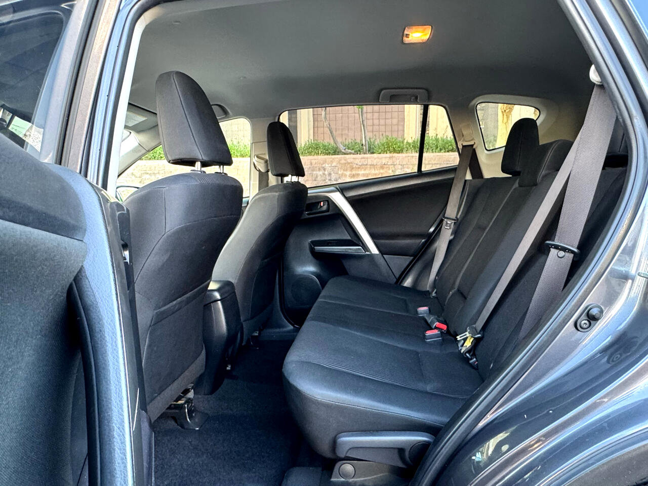 Used 2018 Toyota RAV4 LE w/ Carpet Mat Package image 10