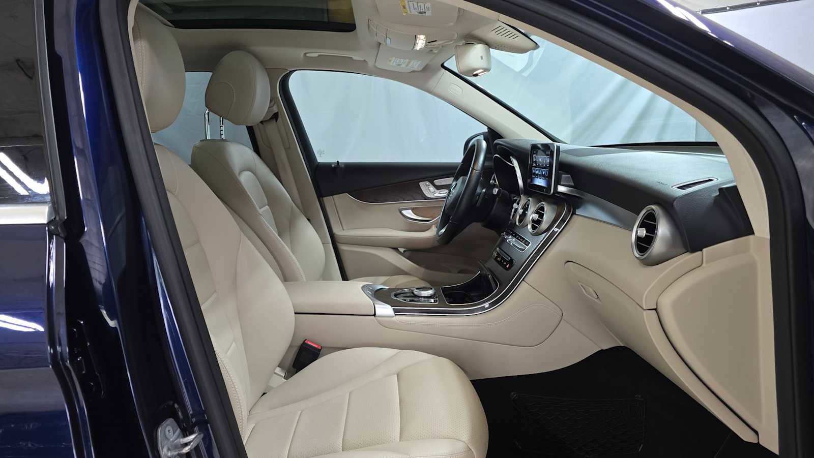 Used 2019 Mercedes-Benz GLC 300 4MATIC image 10