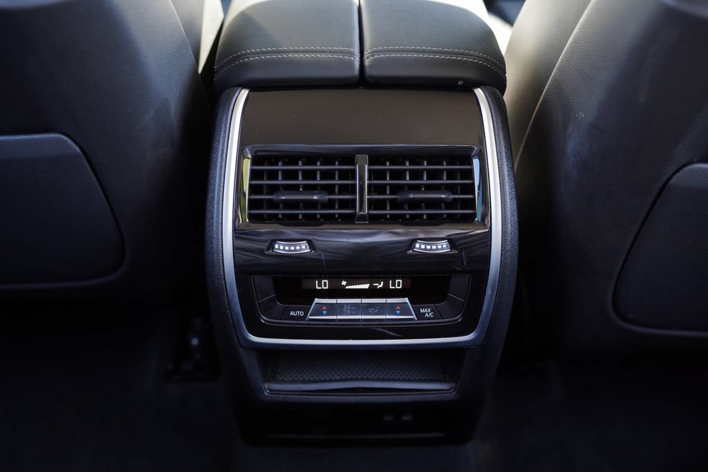 Used 2024 BMW X7 xDrive40i w/ Premium Package AWD/4WD image 41