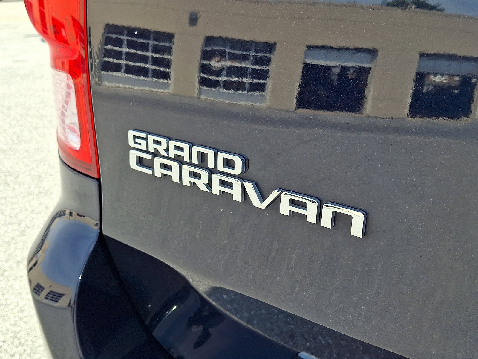 Used 2016 Dodge Grand Caravan SE FWD image 30