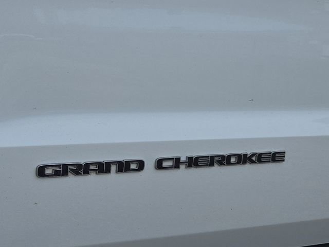 Used 2018 Jeep Grand Cherokee Laredo AWD/4WD image 11