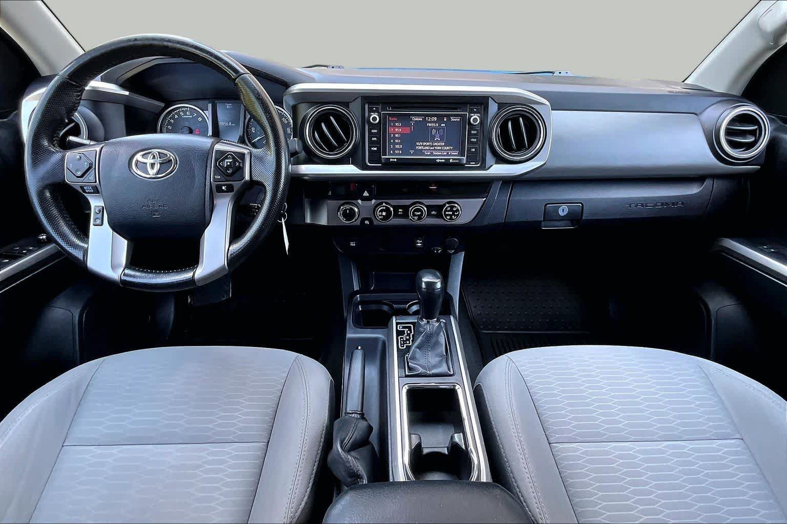Certified 2016 Toyota Tacoma SR5 w/ SR5 Appearance Package (SN) AWD/4WD image 16