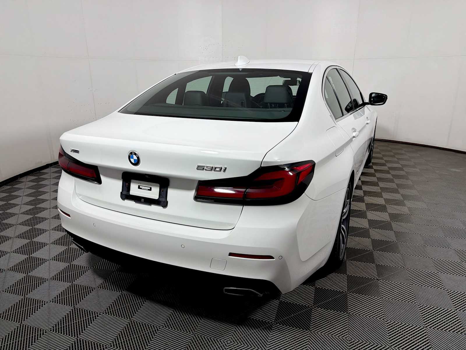 Used 2023 BMW 530i xDrive w/ Premium Package AWD/4WD image 6
