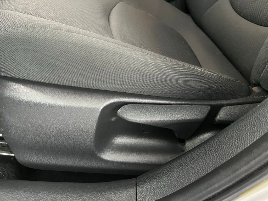 Used 2022 Toyota Corolla LE image 22