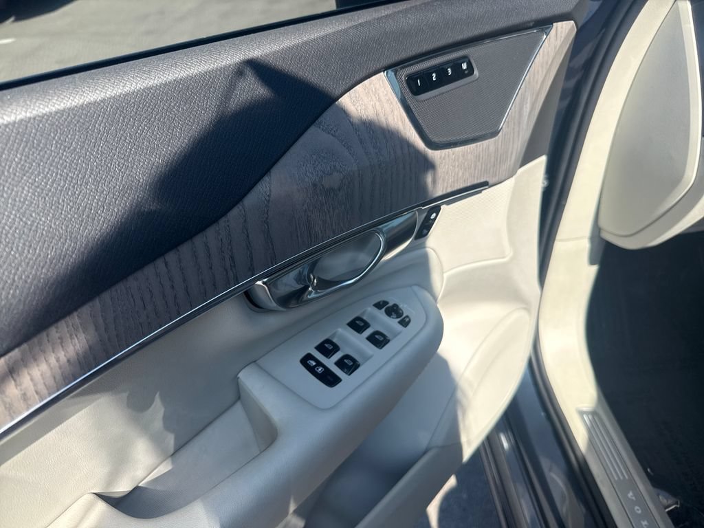 Used 2023 Volvo XC90 B5 Plus w/ Protection Package Premier AWD/4WD image 11