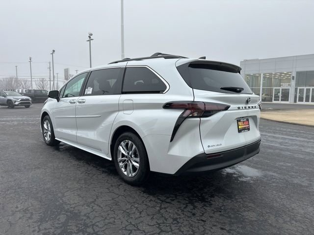 New 2026 Toyota Sienna XLE image 5