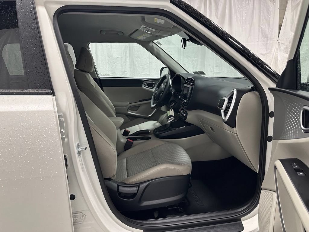 Used 2023 Kia Soul LX w/ LX Technology Package FWD image 57