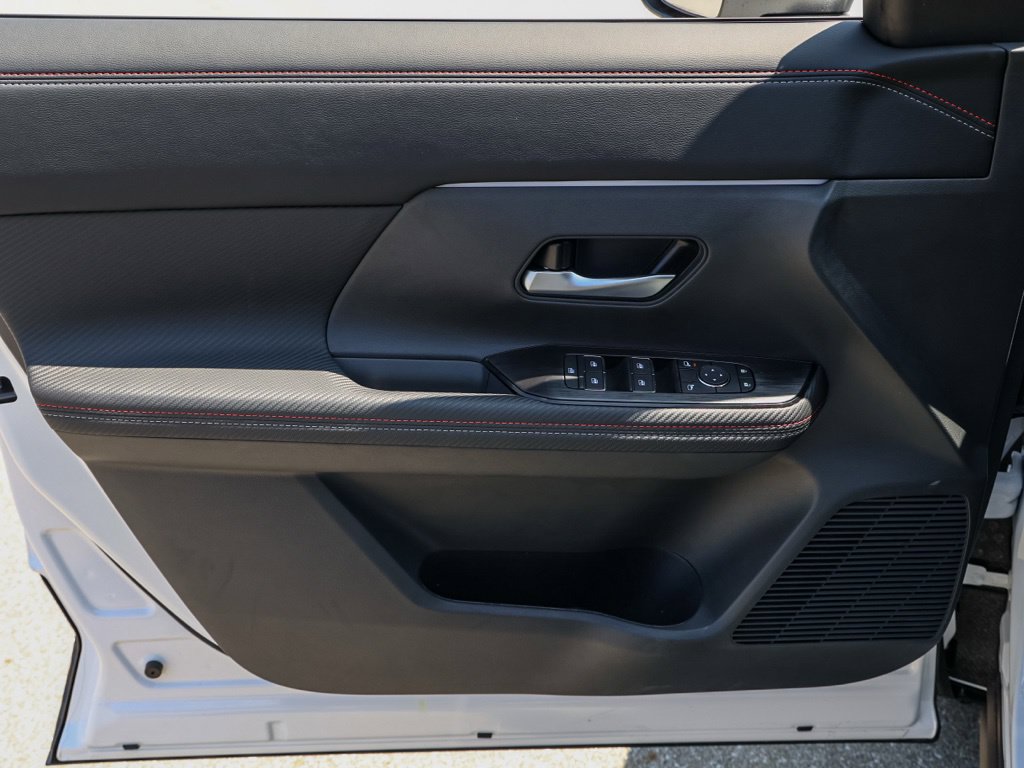 New 2026 Nissan Kicks SR FWD image 24