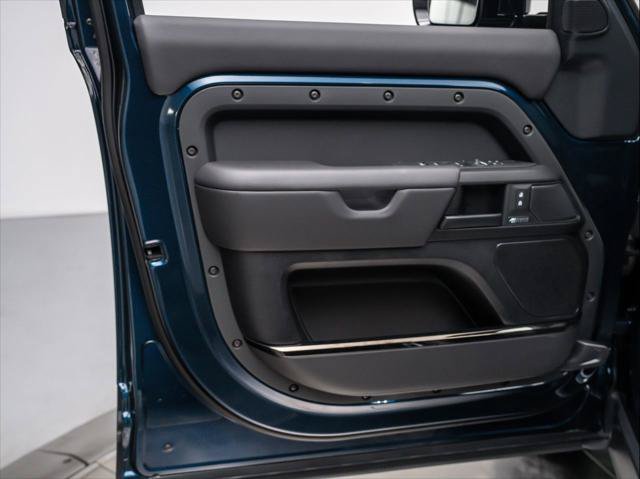 New 2026 Land Rover Defender 110 OCTA AWD/4WD image 28