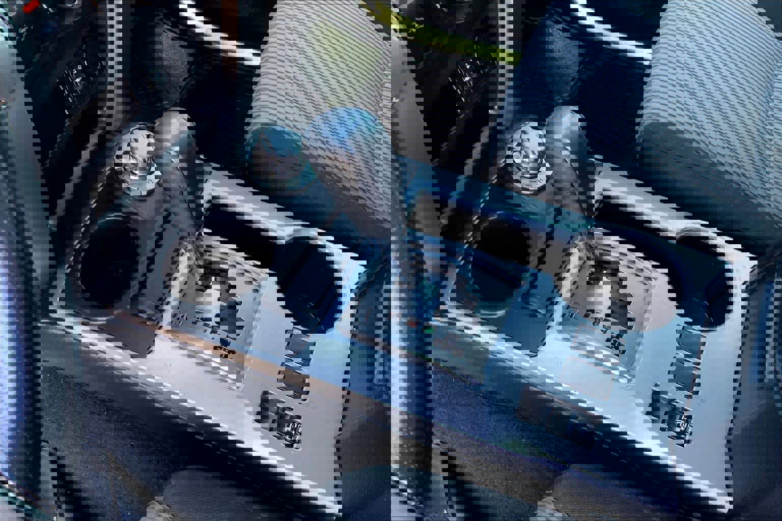 Used 2015 Toyota 4Runner SR5 AWD/4WD image 16