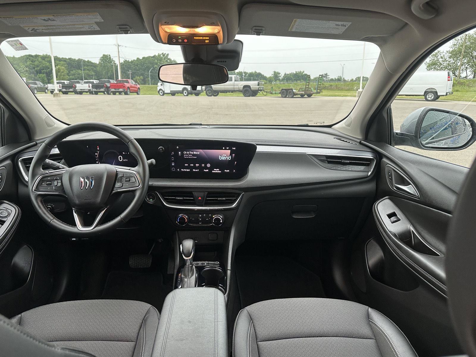 Used 2025 Buick Encore GX Preferred AWD/4WD image 15