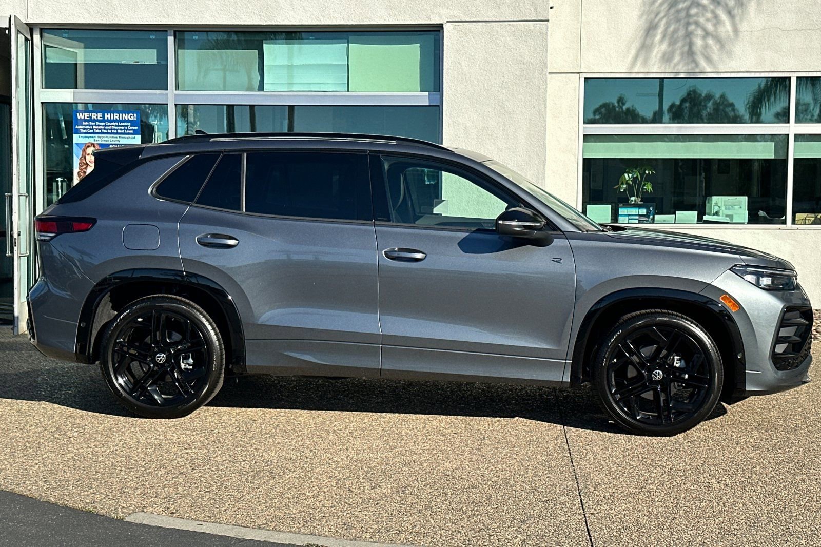 New 2026 Volkswagen Tiguan SE R-Line image 3