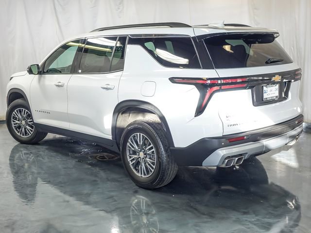 Used 2024 Chevrolet Traverse LT image 9