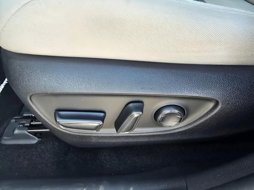 Used 2021 Toyota RAV4 XLE w/ Convenience Package image 16