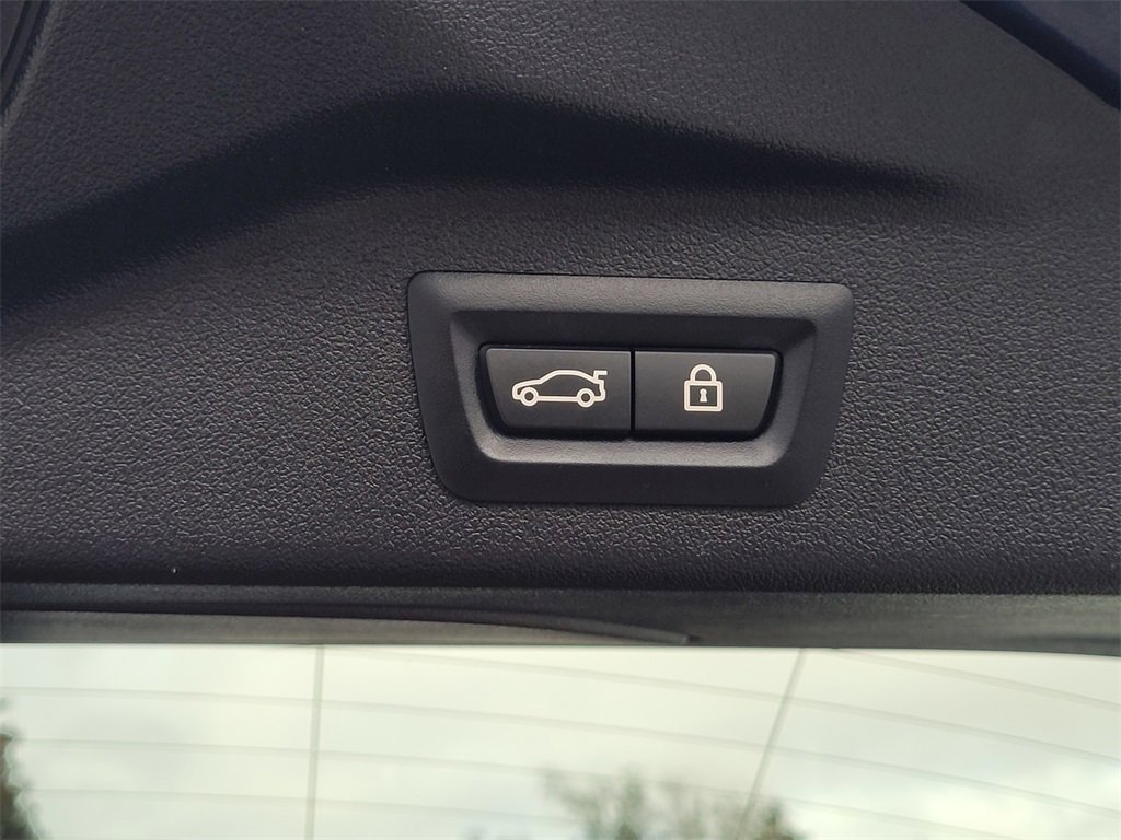 Used 2022 BMW X7 xDrive40i w/ M Sport Package image 39