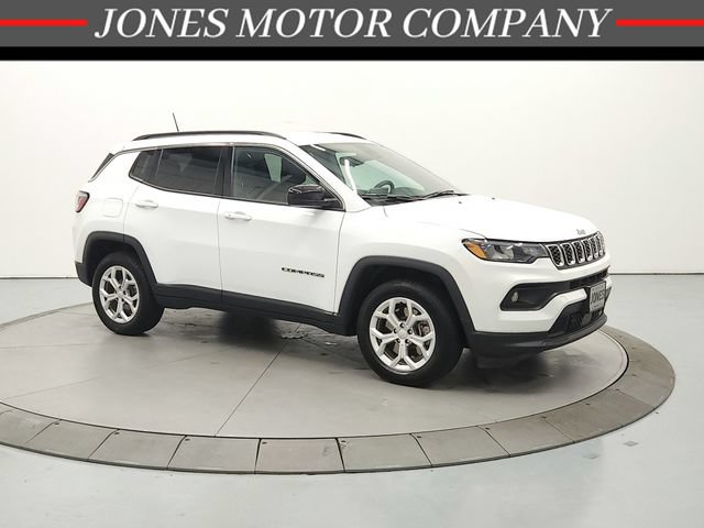 Used 2024 Jeep Compass Latitude AWD/4WD image 1