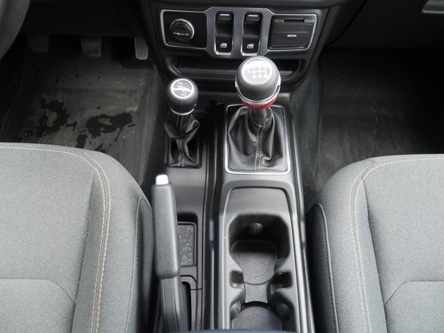 Used 2025 Jeep Wrangler Sport image 21