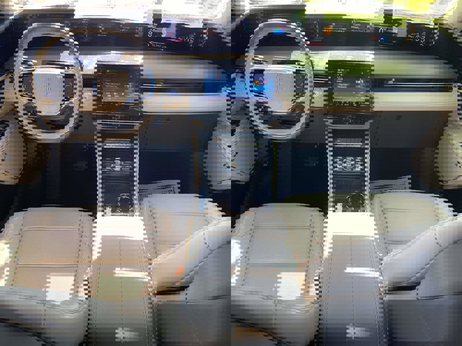 Certified 2025 Lincoln Nautilus Premier w/ Equipment Group 102A image 18